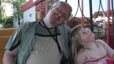 Natalie und ich vor dem Bistro Ballerbude am 23. September 2007 - 170 KB